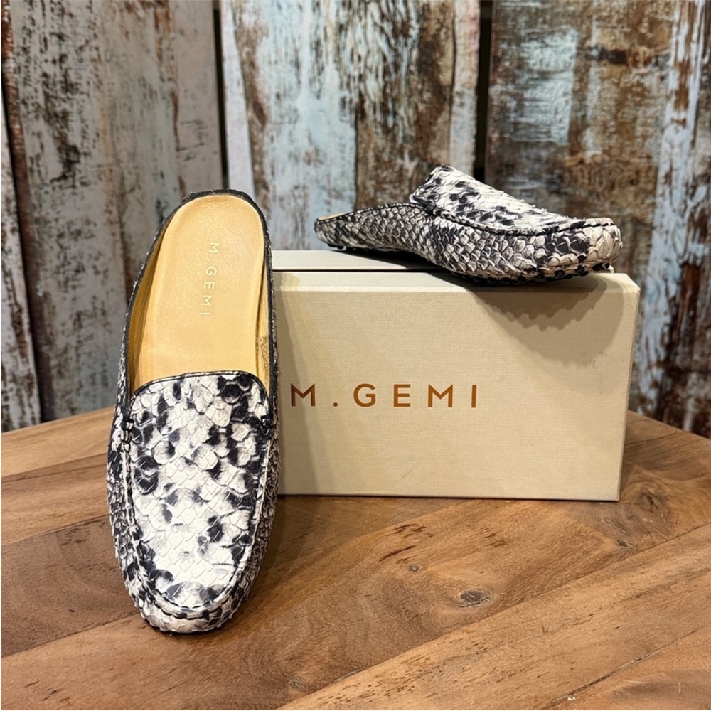 M. Gemi Monochrome Snake Pattern Loafers - Picture 5 of 7